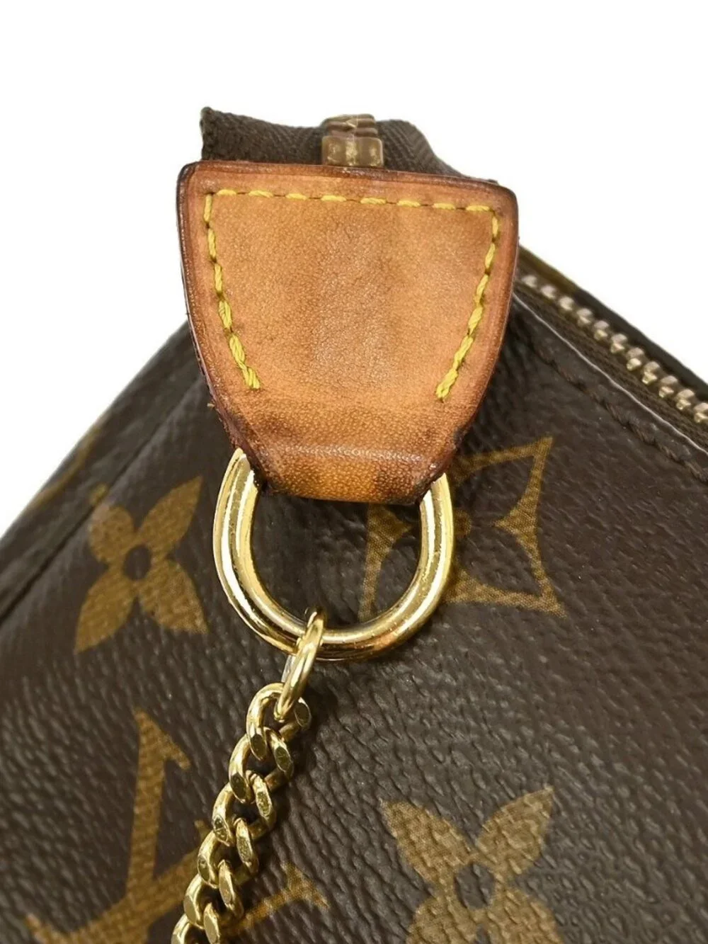 Louis Vuitton outside 	ab